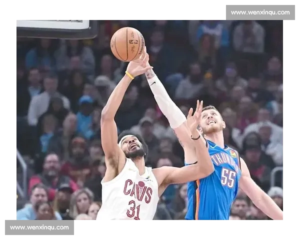 篮球场上的激情与技巧交锋：全面解析球员成长与比赛策略